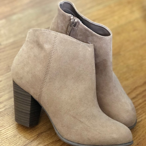 Sueded Block-Heel Booties for Women - Picture 4 of 7